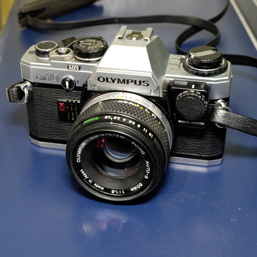 ソフトウェアプログラム OLYMPUS f1.4 50mm + （マニュアルアダプター付き） OM10 フィルムカメラ